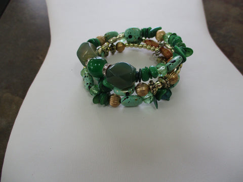 Green Glass Beads Gold Beads Memory Wire Bracelet (B637)