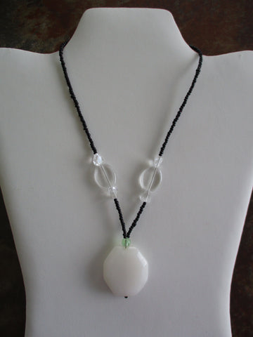 Clear Green Black Glass Beads Seed Beads White Glass Pendant Necklace (N1282)