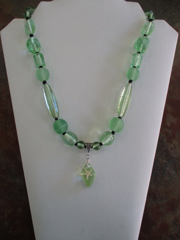 Green Black Glass Beads Starfish Pendant Necklace (N1390)