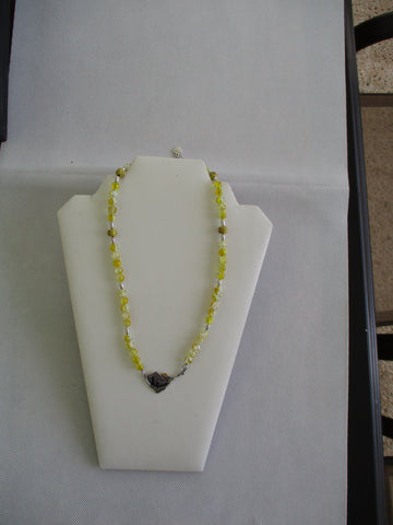 Yellow Clear Crackle Glass Beads Mountain with Flying Bird Pendant Necklace (N1471)