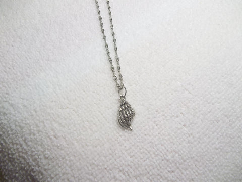 Silver Twist Chain w/Silver Shell Necklace (N508)