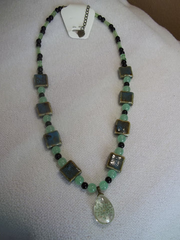 Bronze Green Square Glass Beads with Dried Flower Pendant Necklace (N694)